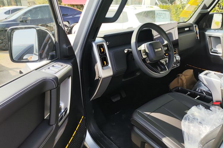 Used  V23 2025 401 Two-Wheel Drive Advanced Edition
