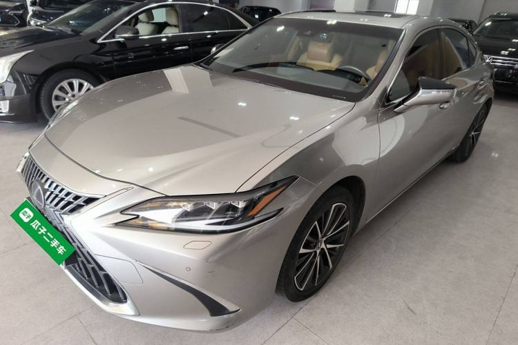 Used Lexus ES 2021 300h Deluxe Edition
