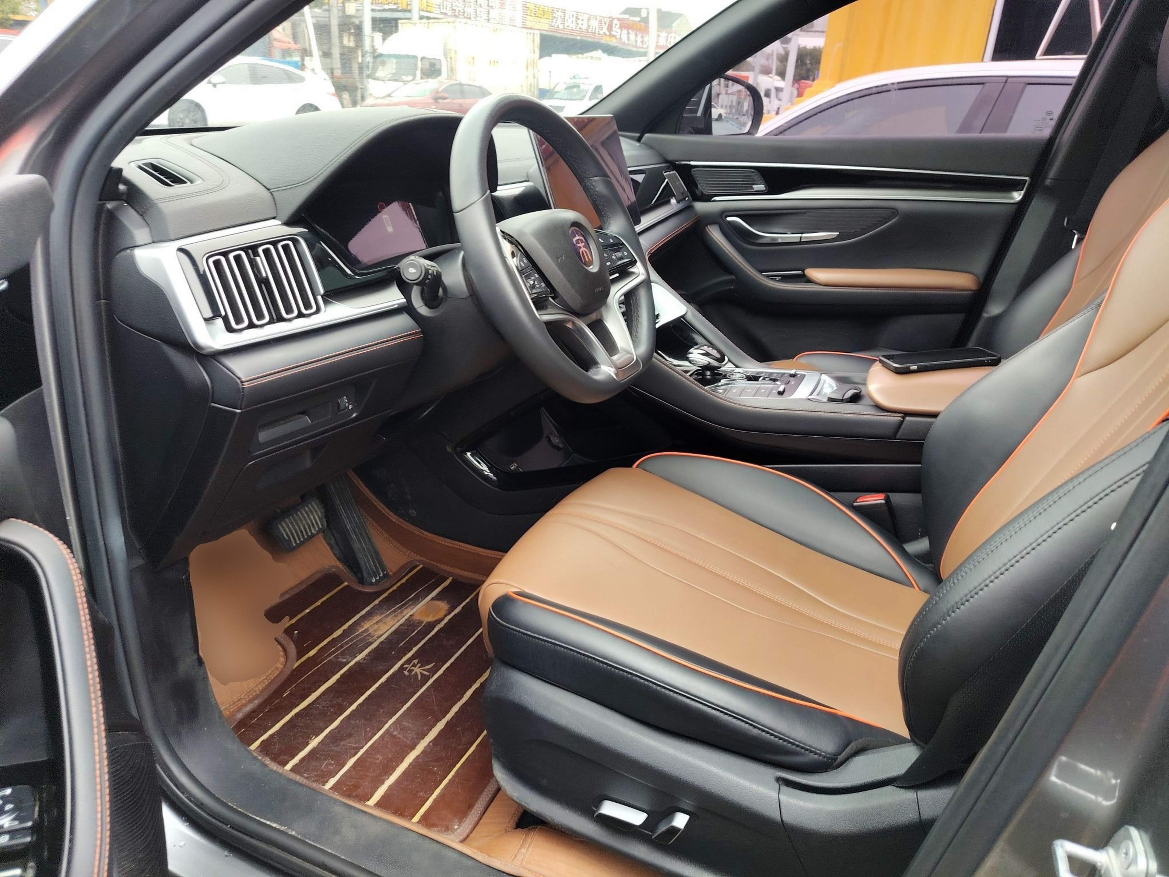 Переднее сиденье в автомобиле