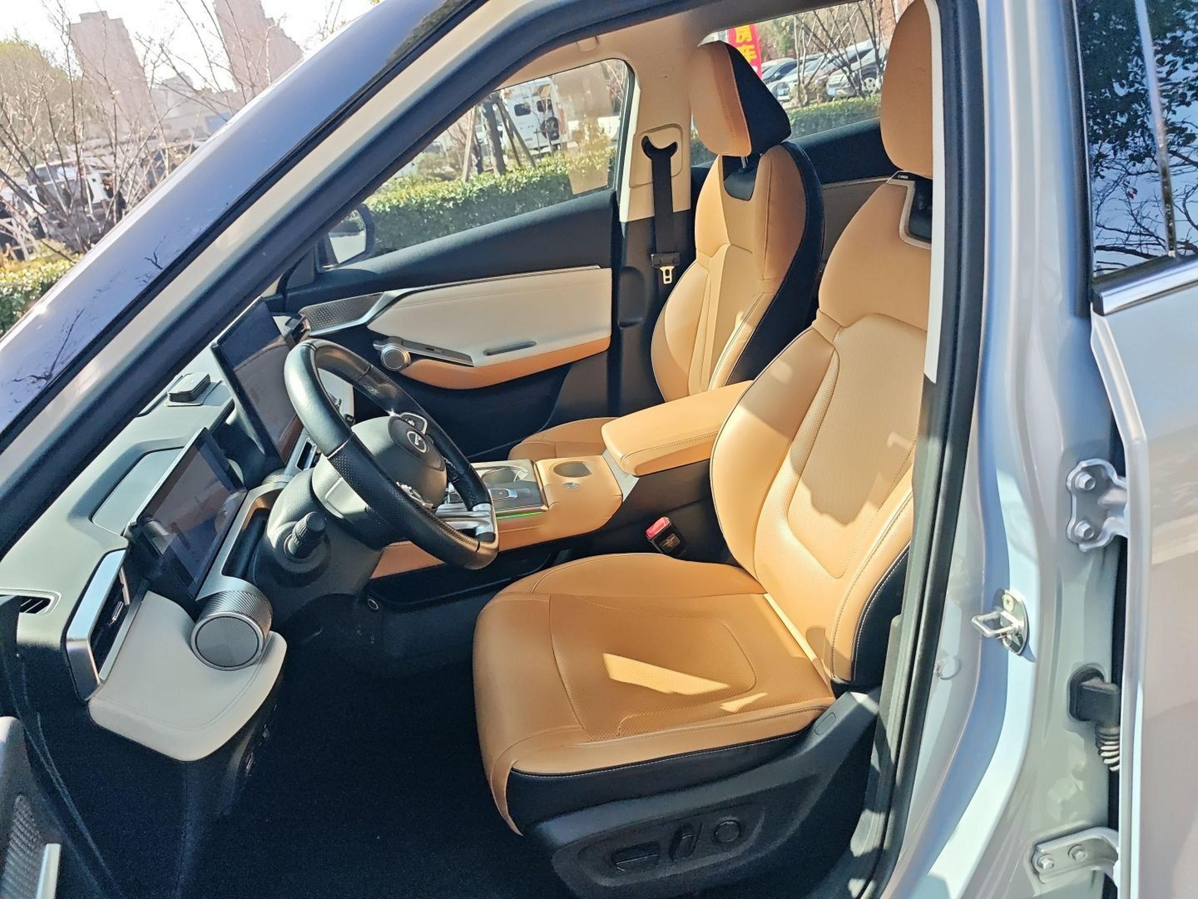 Переднее сиденье в автомобиле