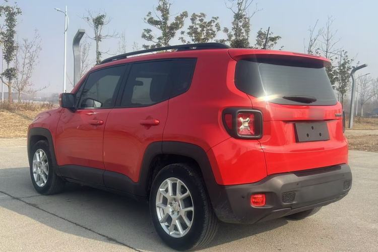 Used  Renegade 2019 220T Automatic Leading Edition
