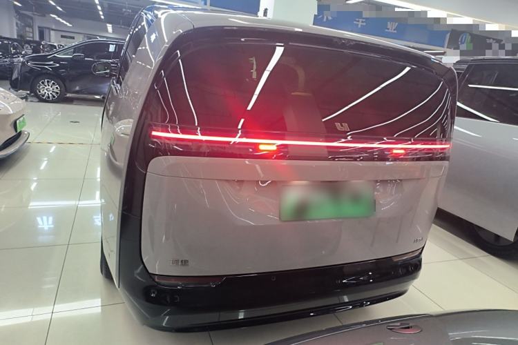 Used Li Auto MEGA 2024 Ultra Model
