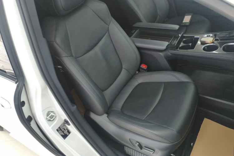 Used Toyota Granvia 2023 2.5L Hybrid Flagship VIP Edition