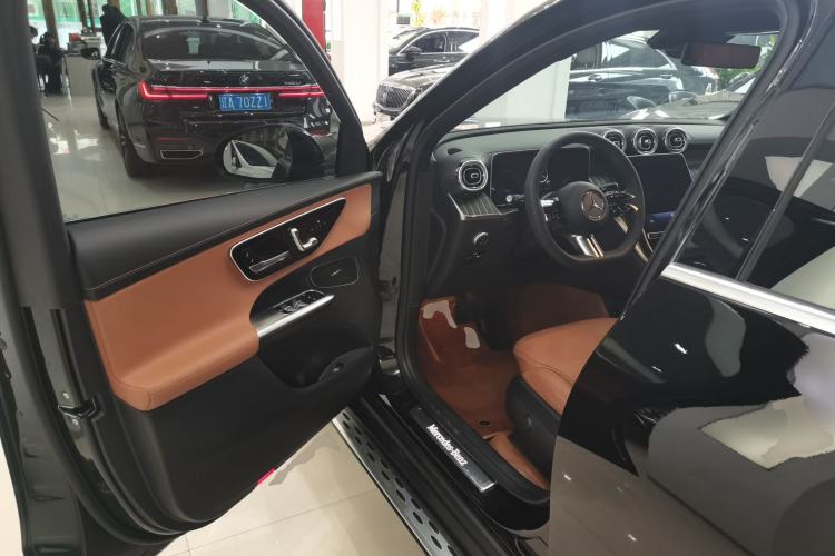 Used Mercedes-Benz GLC 2023 Refreshed GLC 300 L 4MATIC Dynamic Version 7-Seater
