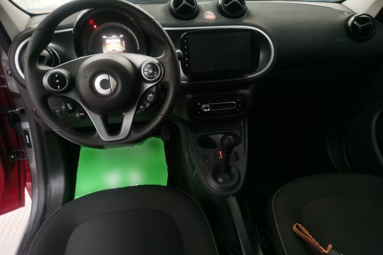 Used  forfour 2016 1.0L 52 kW Passion Edition
