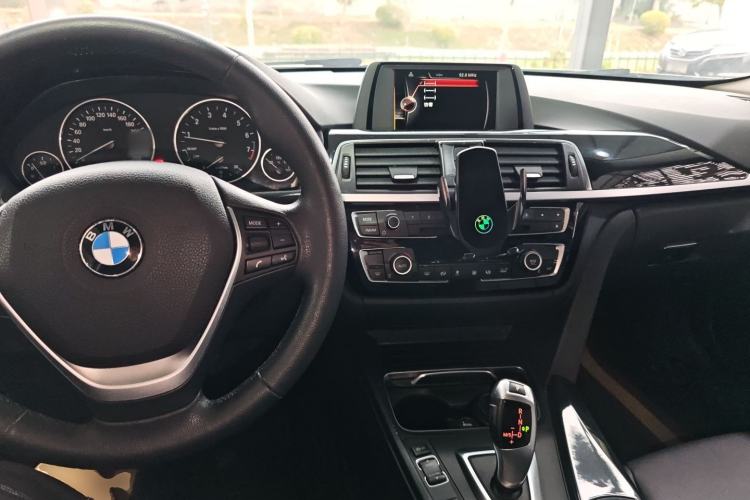 Used BMW 3 Series 2016 320Li Ambition Model
