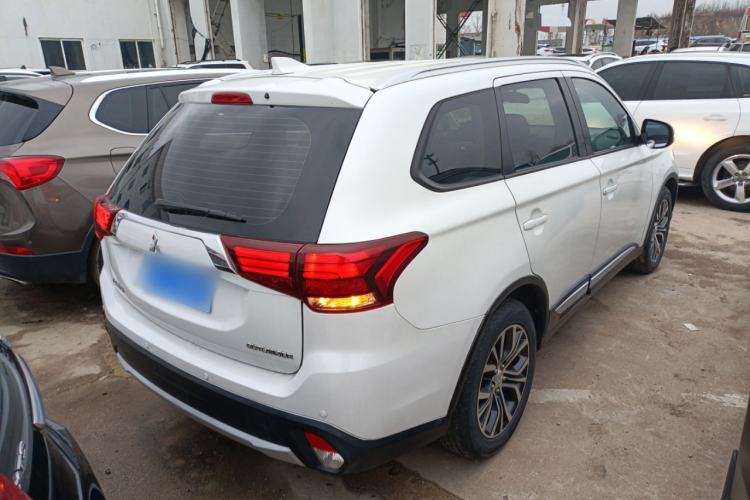 Used Mitsubishi Outlander 2018 2.0L Two-Wheel Drive Glory Edition 5 Seats
