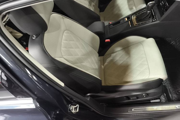 Used Volkswagen Magotan 2023 2 Million Units Commemorative Edition 330TSI DSG Luxury Version
