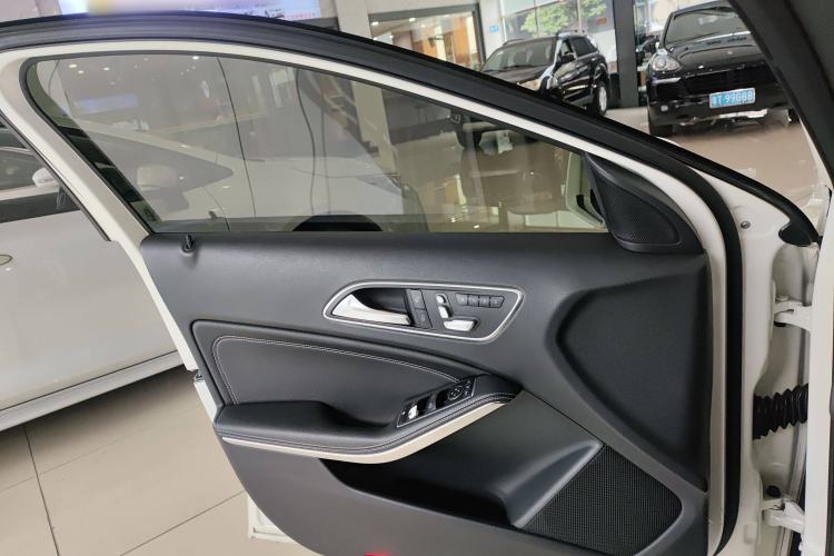 Used Mercedes-Benz A-Class 2016 A 200 Fashion Model
