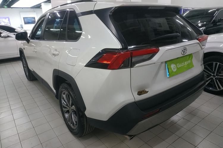 Used Toyota RAV4 2023 2.0L CVT Two-Wheel Drive 20th Anniversary Platinum Edition
