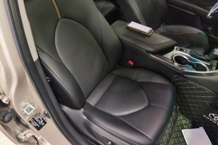 Used Toyota Camry 2021 2.0G Luxury Edition
