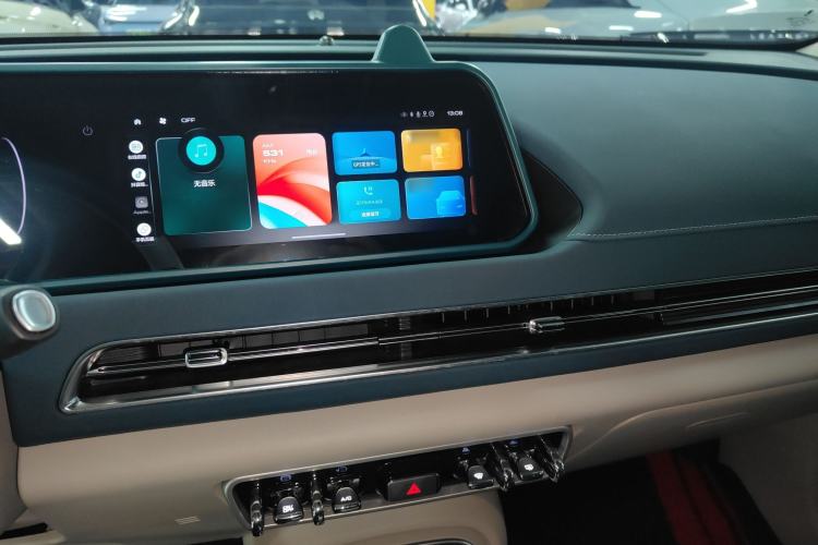 Used ORA Good Cat 2023 401 km Standard Range Luxury Version Lithium Iron Phosphate
