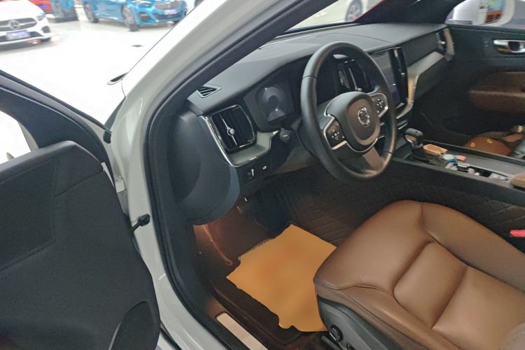 Used Volvo XC60 2021 T5 4x4 Smart Luxury Edition