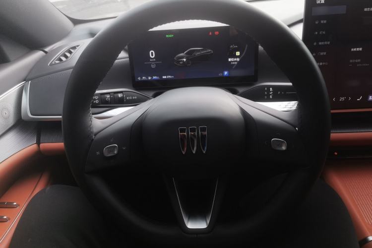 Used Buick L7 2025 Model—Luxury Version
