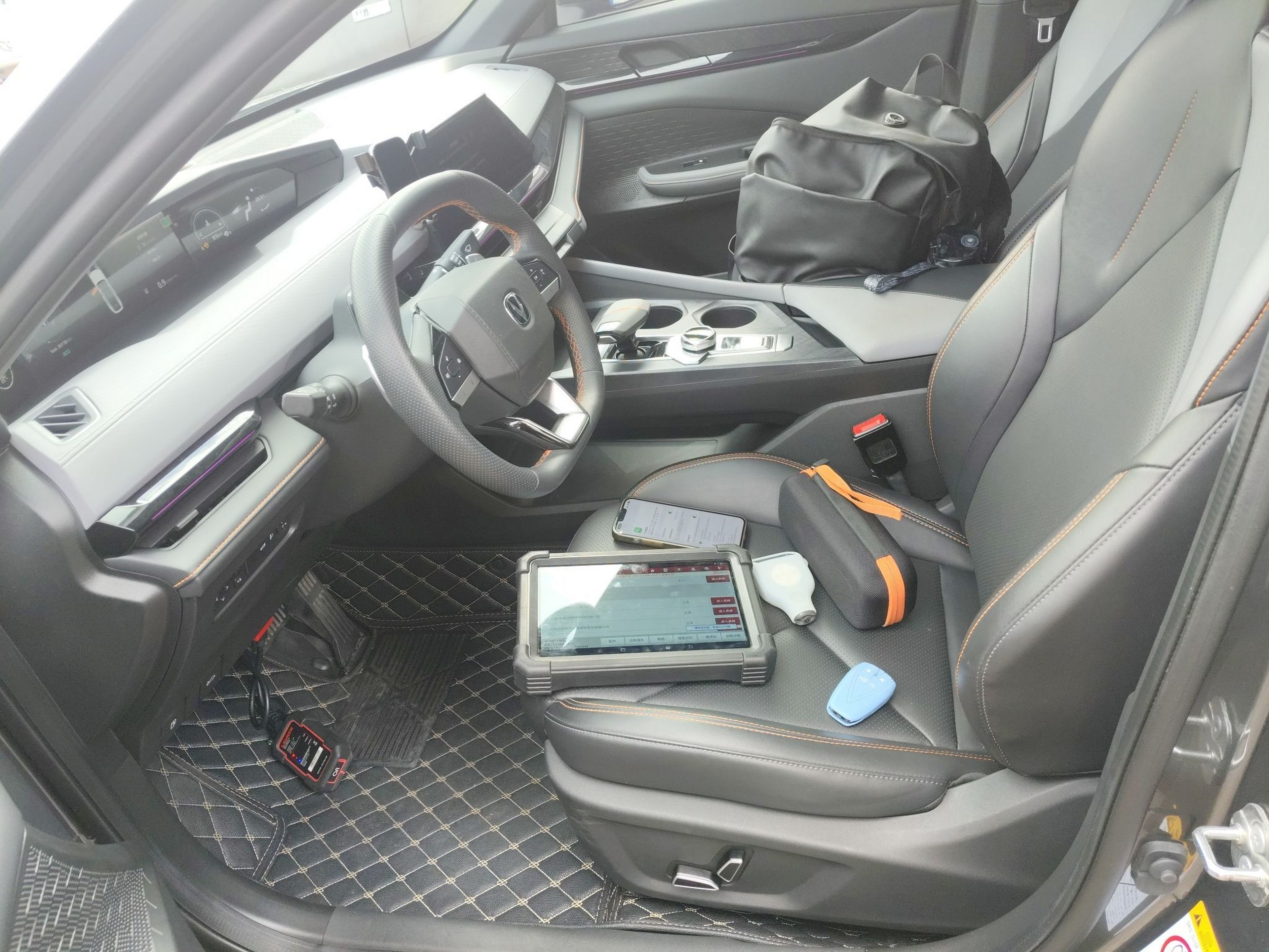 المقاعد الأمامية داخل السيارة