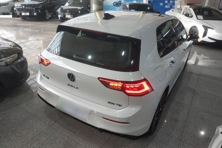 Used Volkswagen Golf 2025 300TSI R-Line
