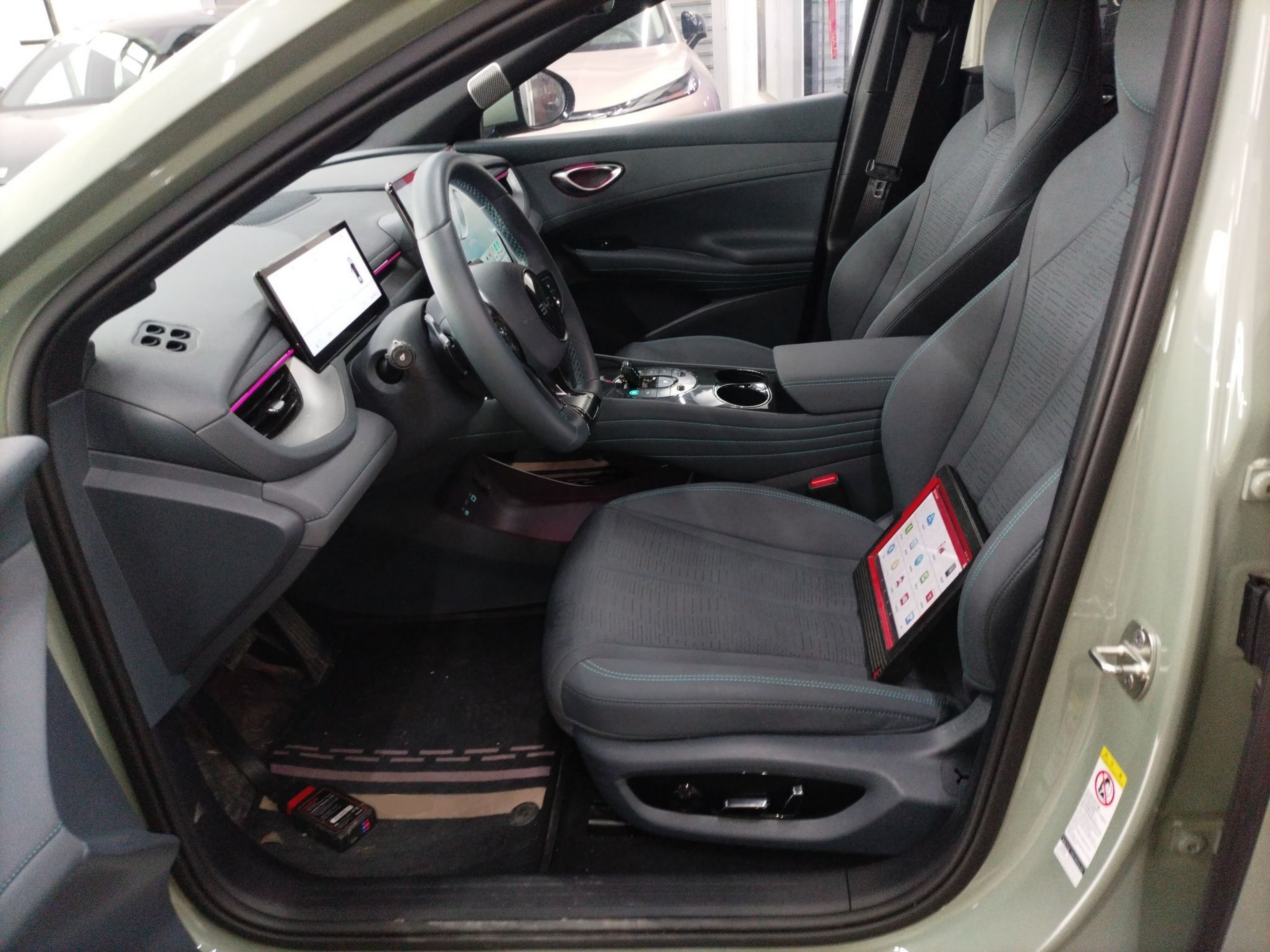 Переднее сиденье в автомобиле