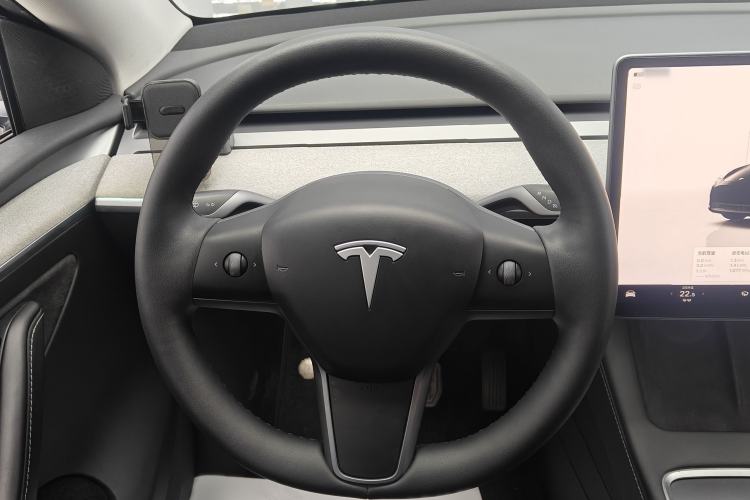 Used Tesla Model Y 2023 Long-Range All-Wheel-Drive Version
