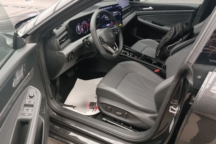 Used Volkswagen Lamando 
