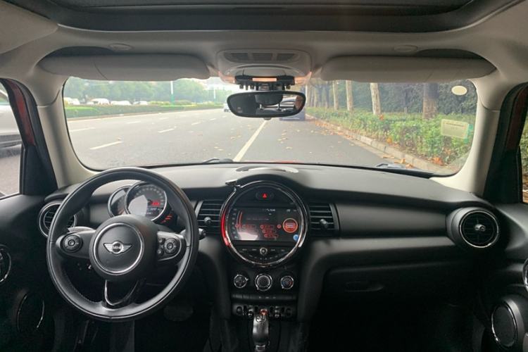 Used  MINI 2016 1.2T ONE Pioneer Edition Five-Door Version
