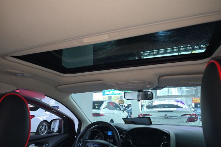 Used Ford Focus 2017 Hatchback 1.6L Automatic Fashion Edition Smart Drive Version
