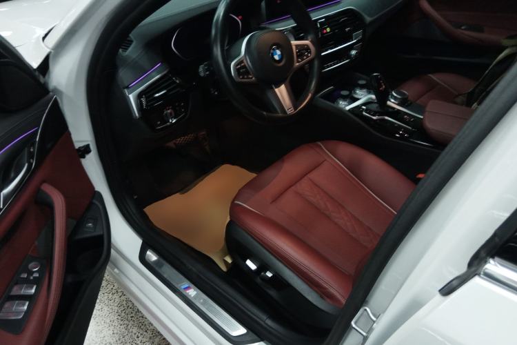 Used BMW 5 Series 2021 Facelifted 530Li Leading Edition M Sport Package
