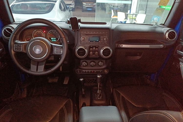 Used  Wrangler 2014 3.0L Sahara Four-Door Edition