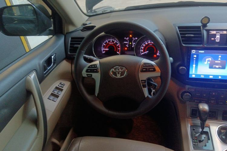 Used Toyota Highlander 2012 2.7L Two-Wheel Drive 7-Seater Luxury Edition
