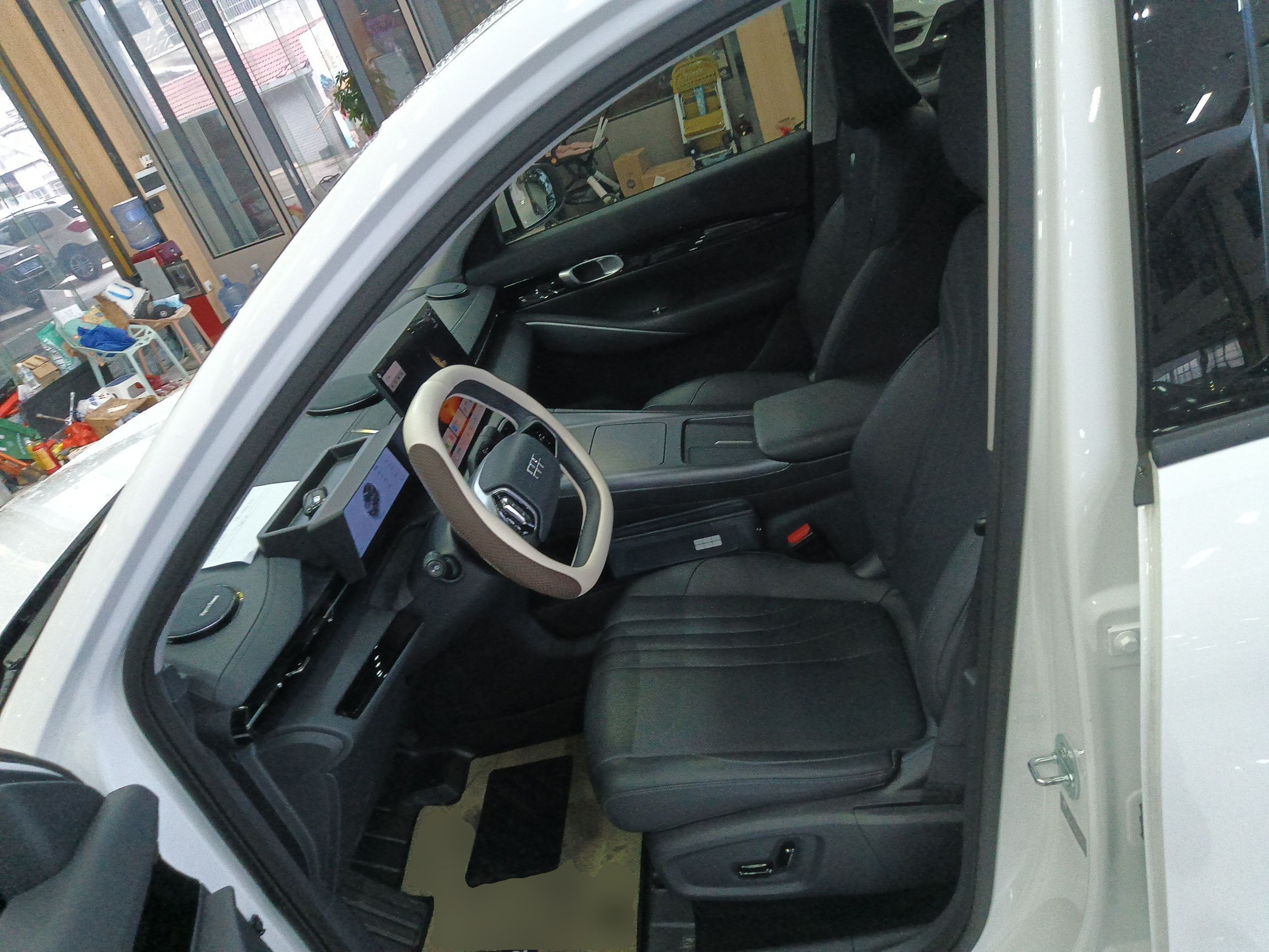 Переднее сиденье в автомобиле