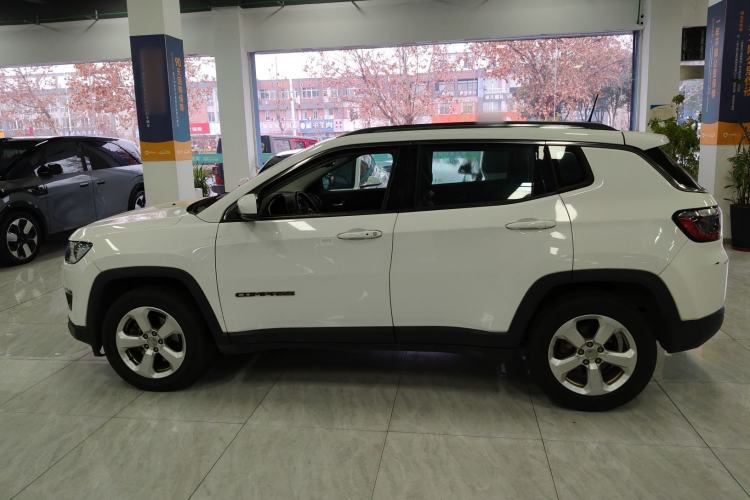 Used  Compass 2017 200T Automatic Family Edition
