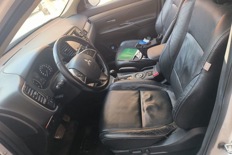 Used Mitsubishi Outlander (Import) 2014 2.4L 4x4 Deluxe Value Edition 7 Seats