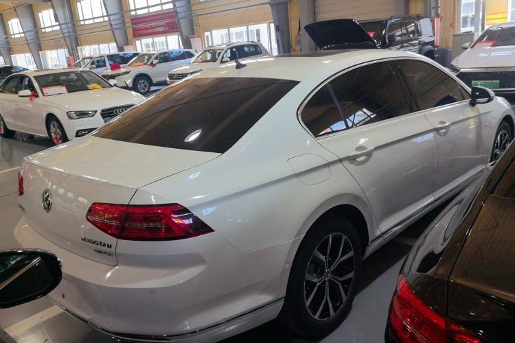 Used Volkswagen Magotan 2017 330TSI DSG Luxury Model
