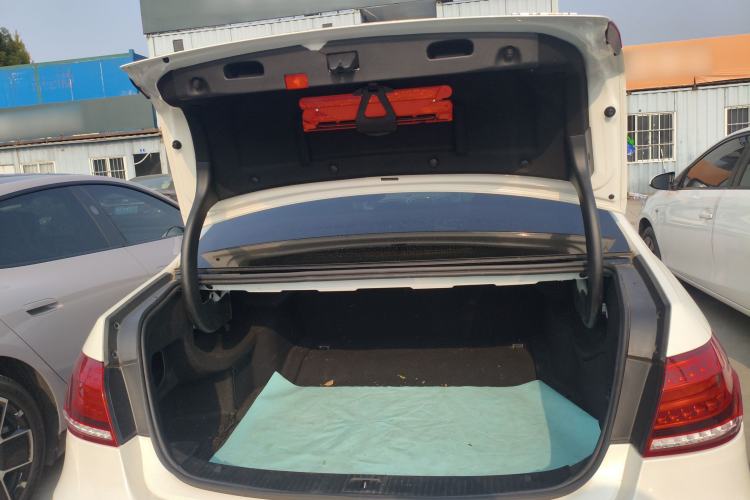 Used Mercedes-Benz E-Class 2015 E 260 L Sport & Fashion Model
