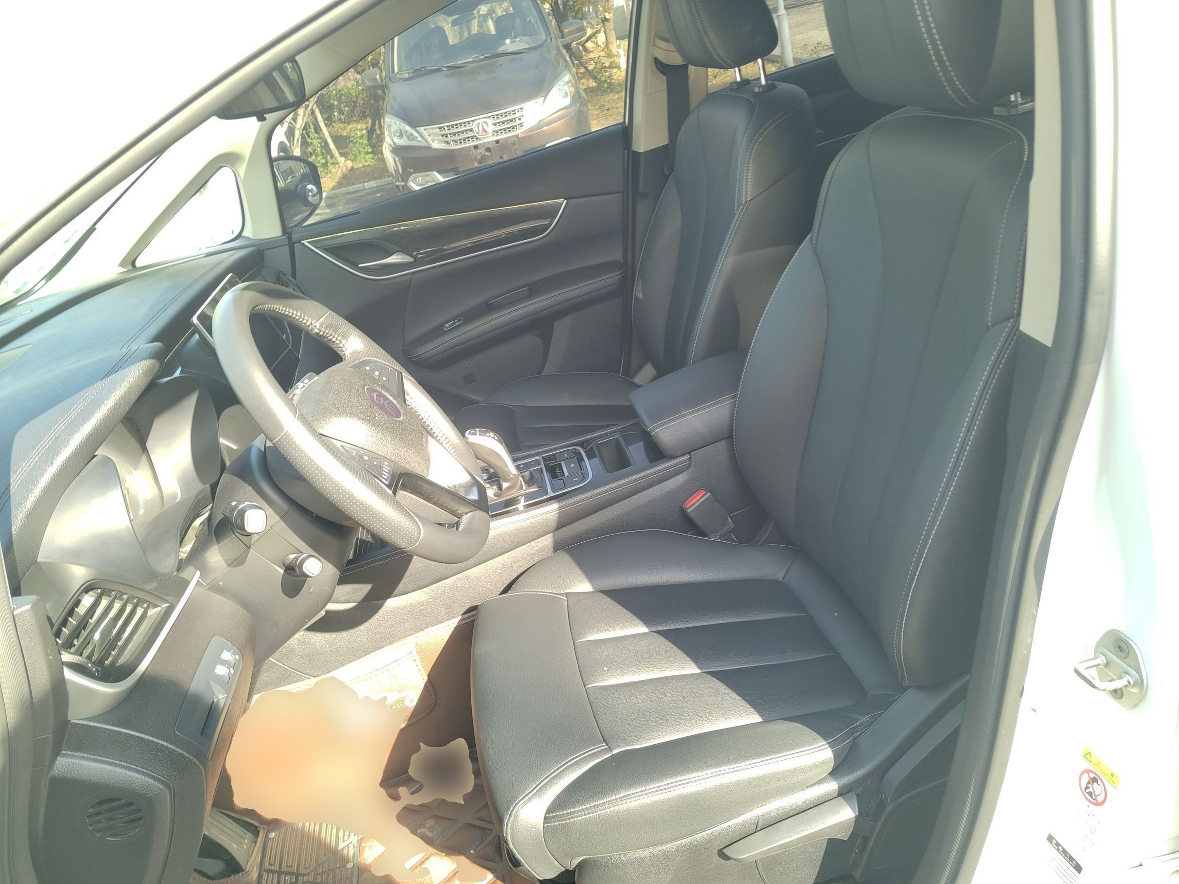 Переднее сиденье в автомобиле