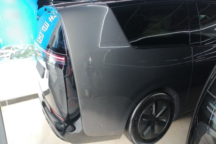 Used Li Auto MEGA 2024 Ultra Model
