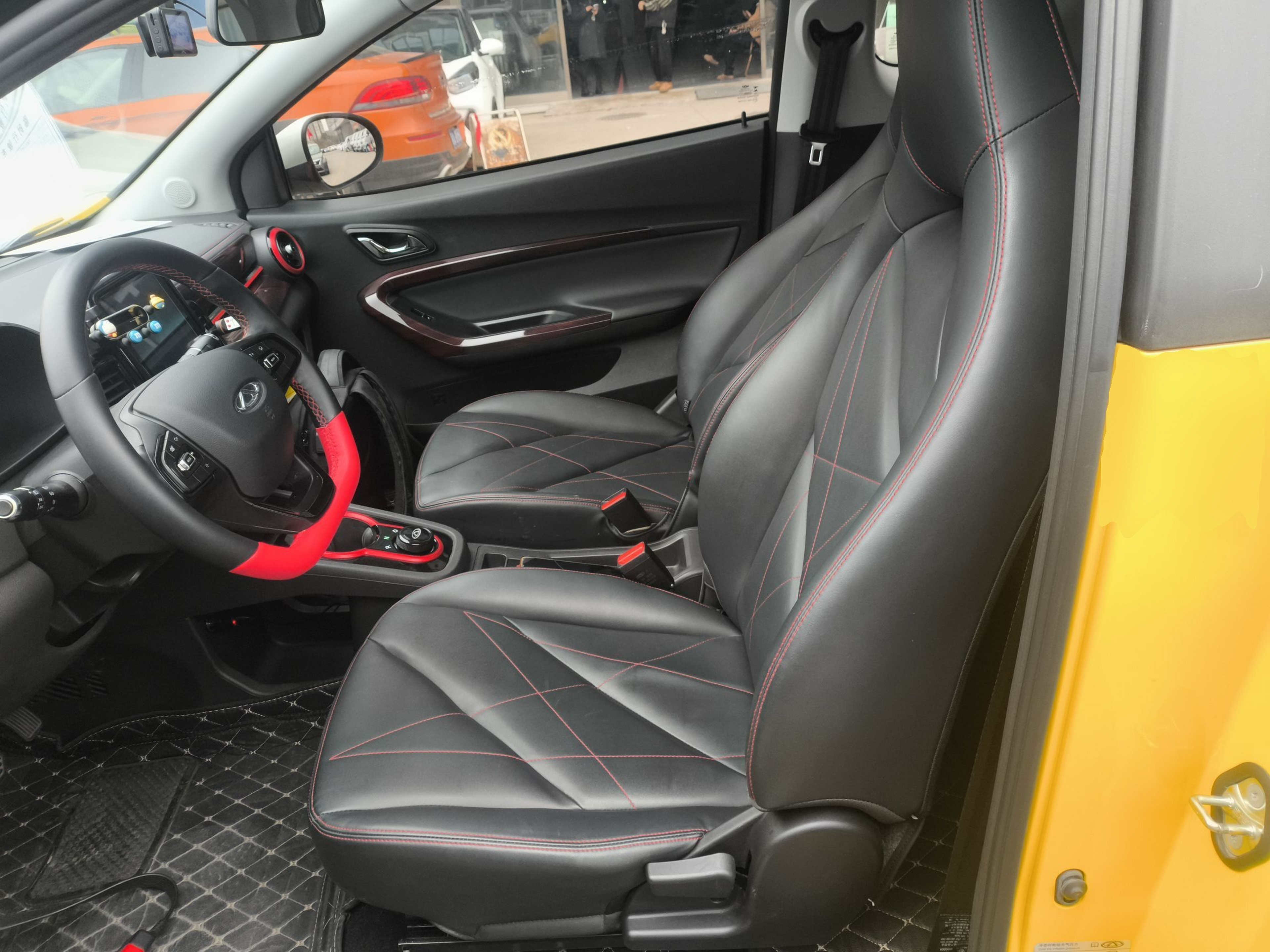 Переднее сиденье в автомобиле