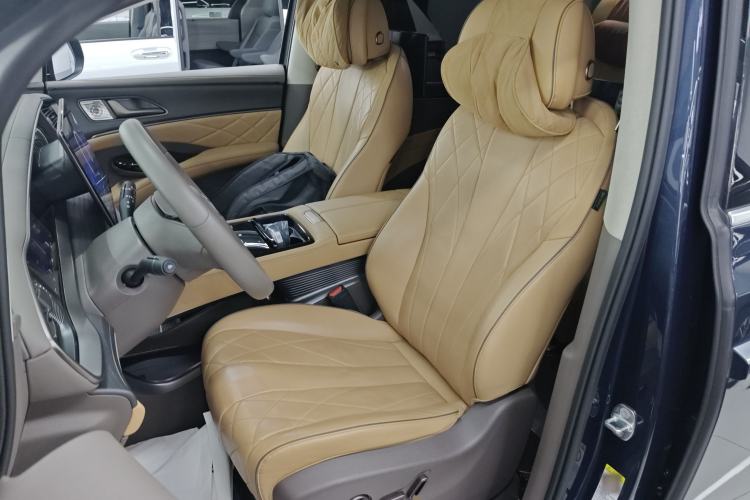 Used Denza D9 2022 DM-i 970 Four-Wheel Drive Flagship Model
