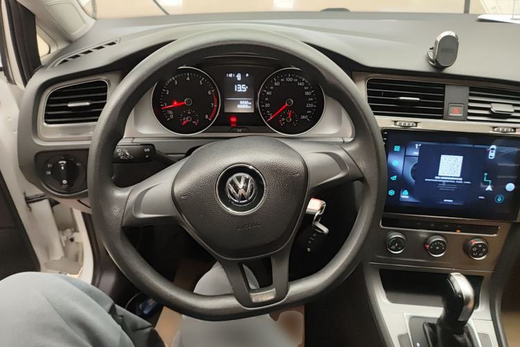 Used Volkswagen Golf 2016 1.6L Automatic Fashion Model
