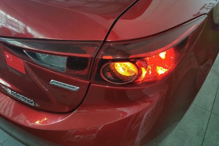 Used Mazda Mazda 3 Axela 2014 Sedan 1.5L Manual Comfort Model
