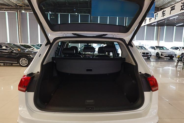 Used Volkswagen Tiguan L 2020 330TSI Automatic Two-Wheel Drive Smart Luxury Edition China VI Standard
