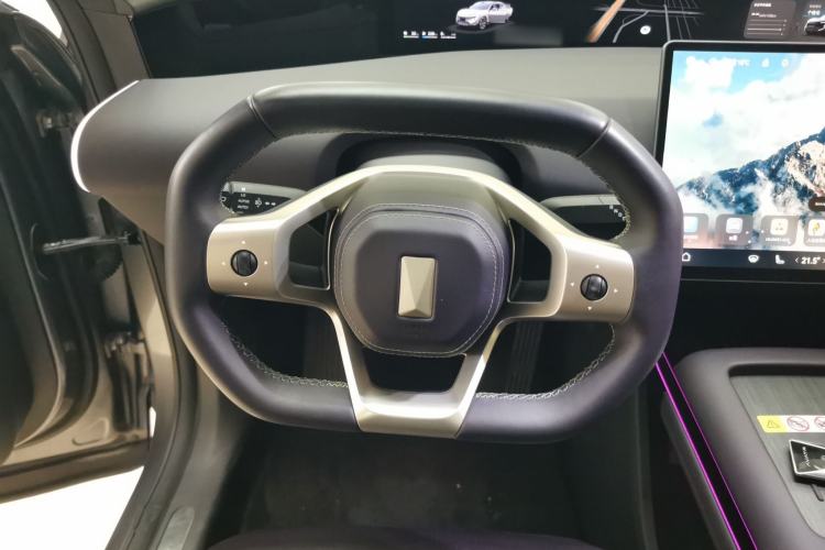 Used  07 2024 Max Extended-Range Edition
