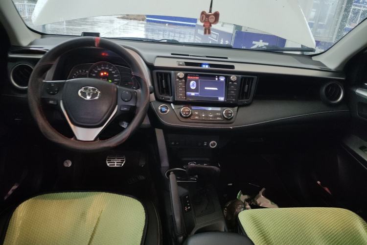 Used Toyota RAV4 2016 2.0L CVT Two-Wheel Drive Fashion Edition China V Standard
