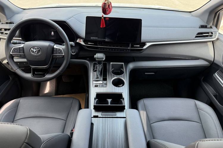 Used Toyota Sienna 2024 2.5L Hybrid Four-Wheel Drive Prestige Edition
