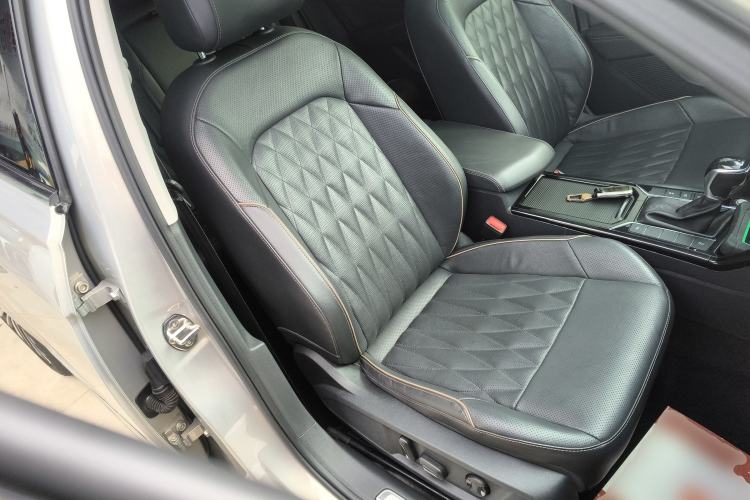 Used Volkswagen Passat 2019 330TSI Luxury Edition China VI Standard
