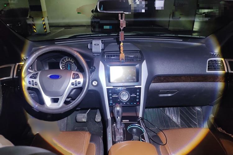 Used Ford Explorer 2013 3.5L Deluxe Model
