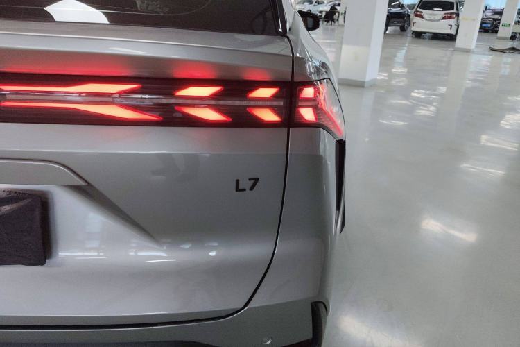 Used  L7 2023 1.5T 115 km Starship
