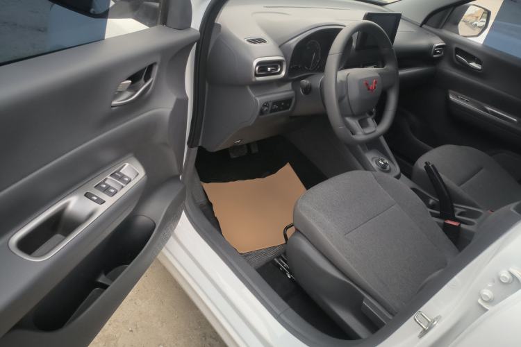 Used Wuling Hongguang New Energy 2025 Extended-Range Hybrid 50KM Comfort Version
