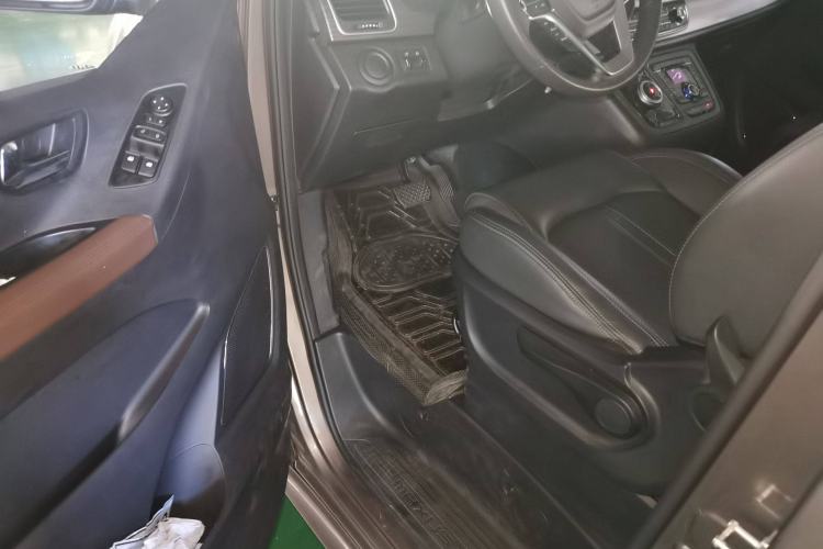 Used SAIC MAXUS G10 2021 2.0T Automatic Elite Edition Diesel 7-Seater
