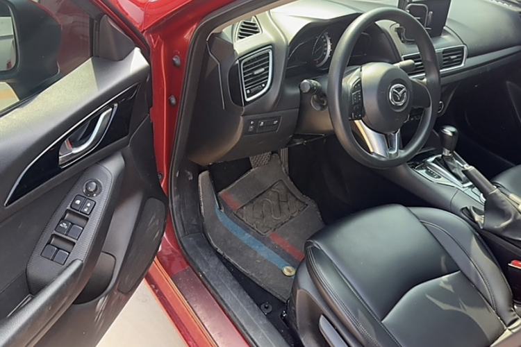 Used Mazda Mazda 3 Axela 2016 Sedan 2.0L Automatic Flagship Model
