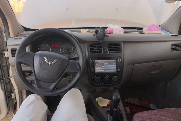 Used Wuling Rongguang V 2015 1.2L Base Version